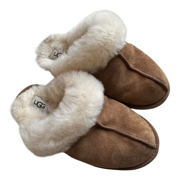UGG Shoes - UGG Women's Slipper Scuffette ll. Size 7